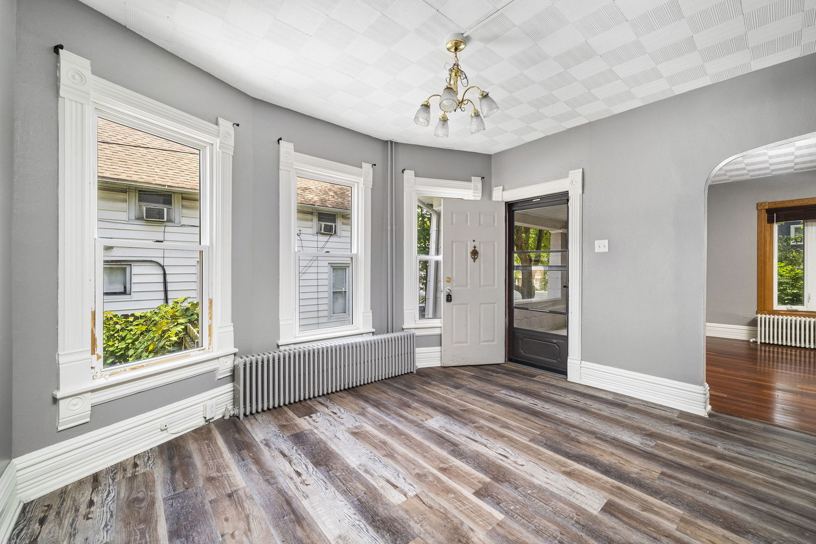 409 Bridge Street Joliet, IL 60435 - Photo 5 of 27 Gallery Image 5