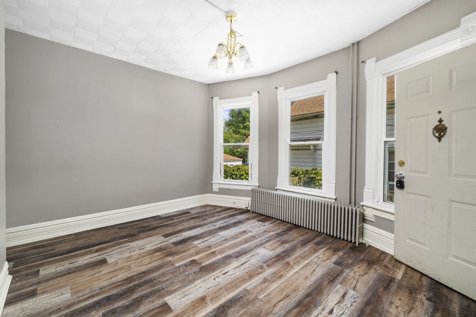 409 Bridge Street Joliet, IL 60435 - Photo 6 of 27 Gallery Image 6