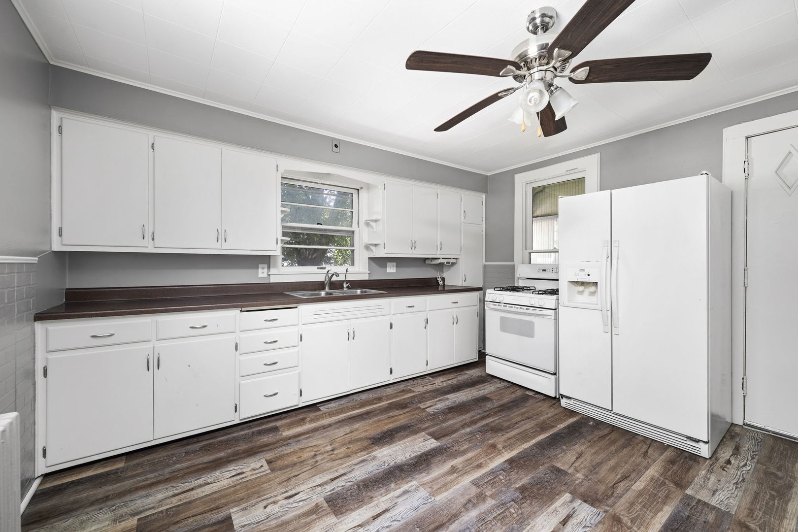 409 Bridge Street Joliet, IL 60435 - Photo 10 of 27 Gallery Image 10