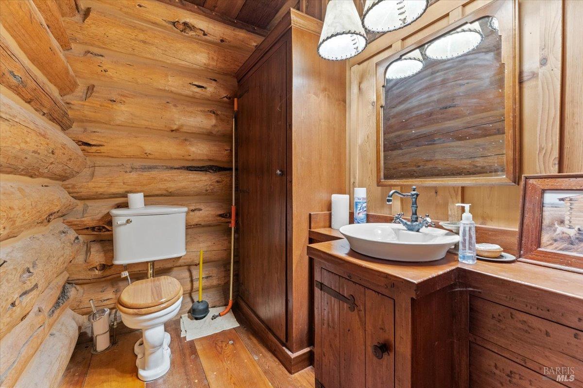 3034 State Line Road Klamath Falls, CA 97603 - Photo 19 of 42 a bathroom with a toilet a sink and mirror