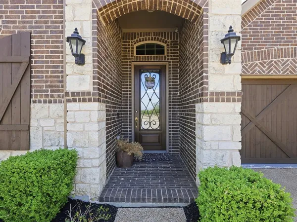 $595,000 | 800 River Oak Avenue, Euless, TX 76039