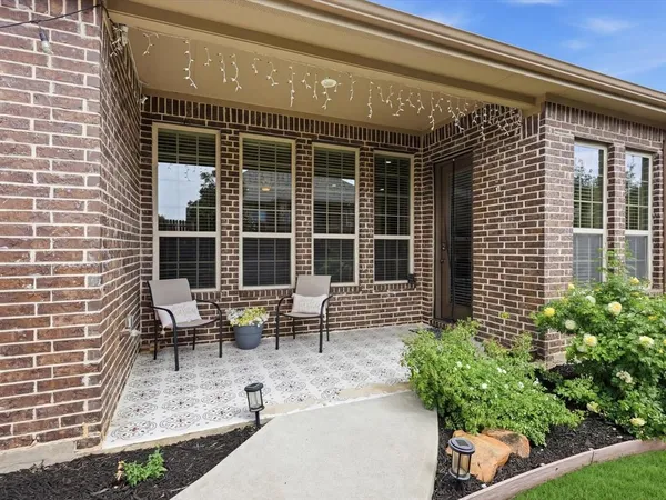 $595,000 | 800 River Oak Avenue, Euless, TX 76039