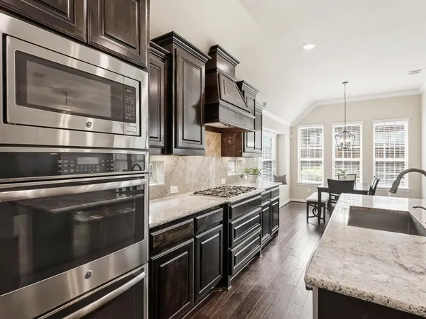 $595,000 | 800 River Oak Avenue, Euless, TX 76039