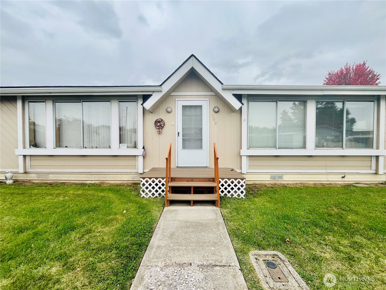 840 Northeast Karol Loop Walla Walla, WA 99362 - Photo 3 of 17 a front view of a house with a yard