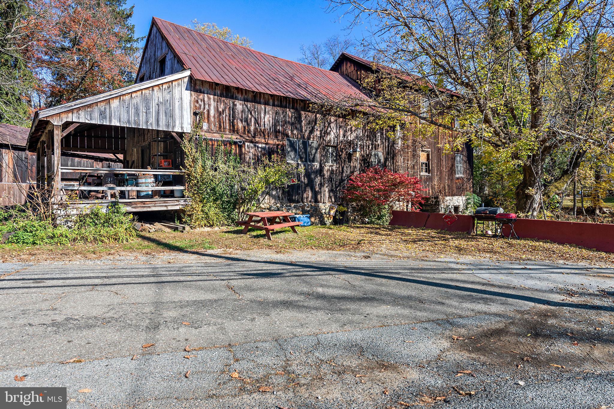 91 Old Red Mill Road Newark, DE 19711 - Photo 2 of 9 a view of a house with sitting area and furniture