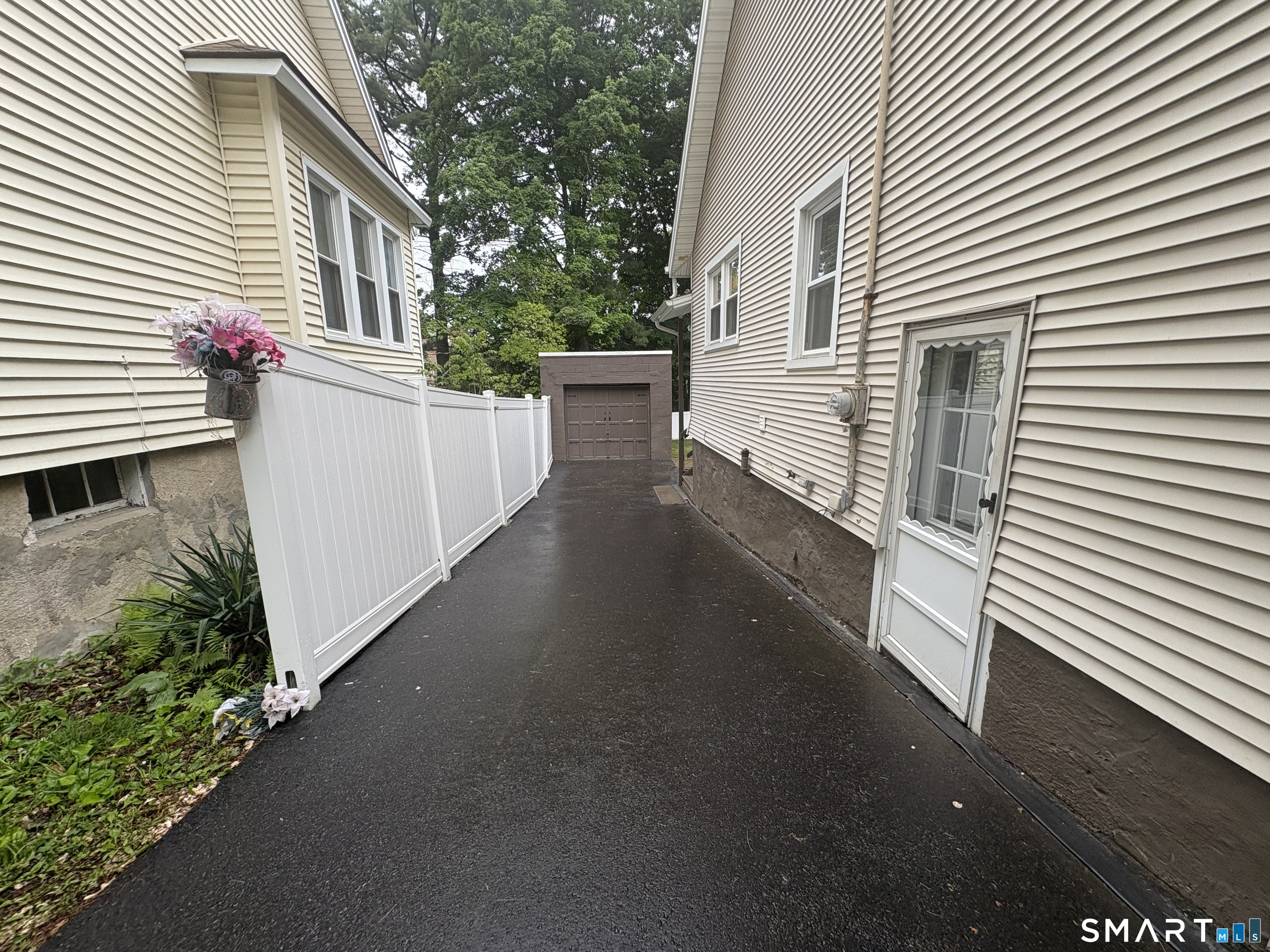 102 Circuit Avenue Waterbury, CT 06708 - Photo 16 of 16