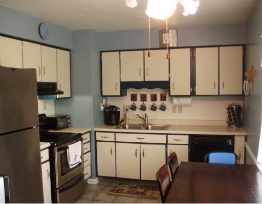 404 Donnell Road Lower Burrell, PA 15068 - Photo 9 of 17 Kitchen.