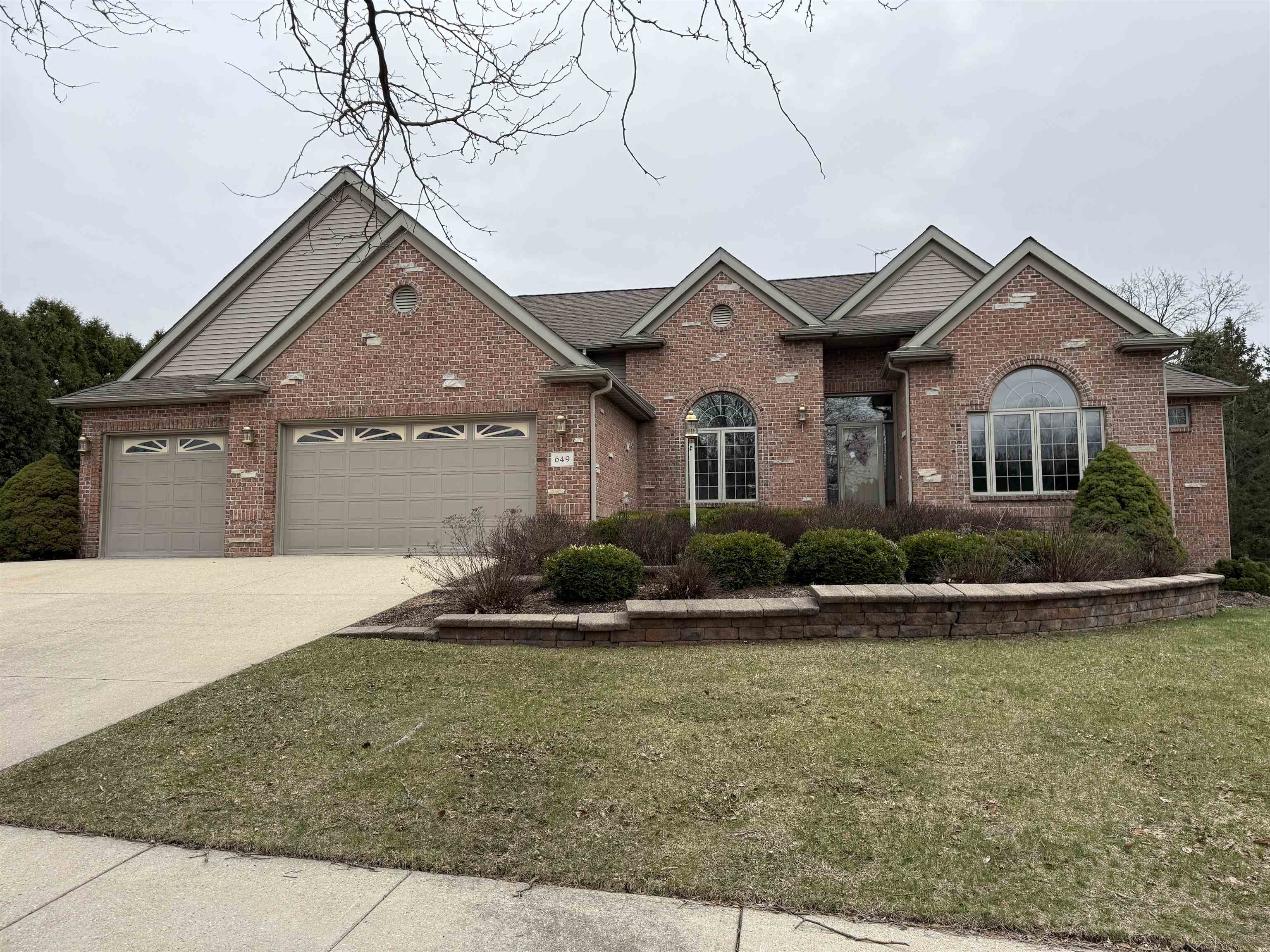 649 Roxbury Road Rockford, IL 61107 - Photo 1 of 30 Gallery Image 1