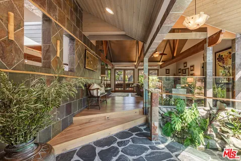 $3,749,000 | 1064 Meadows End Drive, Calabasas, CA 91302