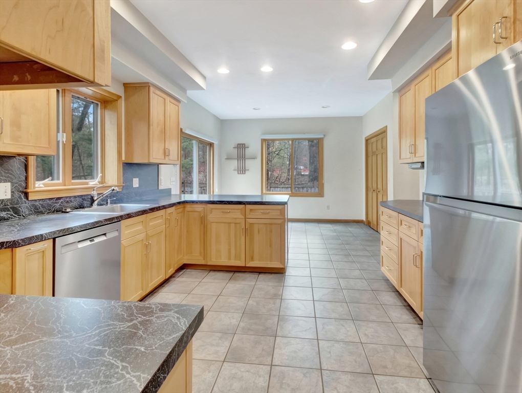 113 Chestnut Street Easton, MA 02356 - Photo 15 of 32