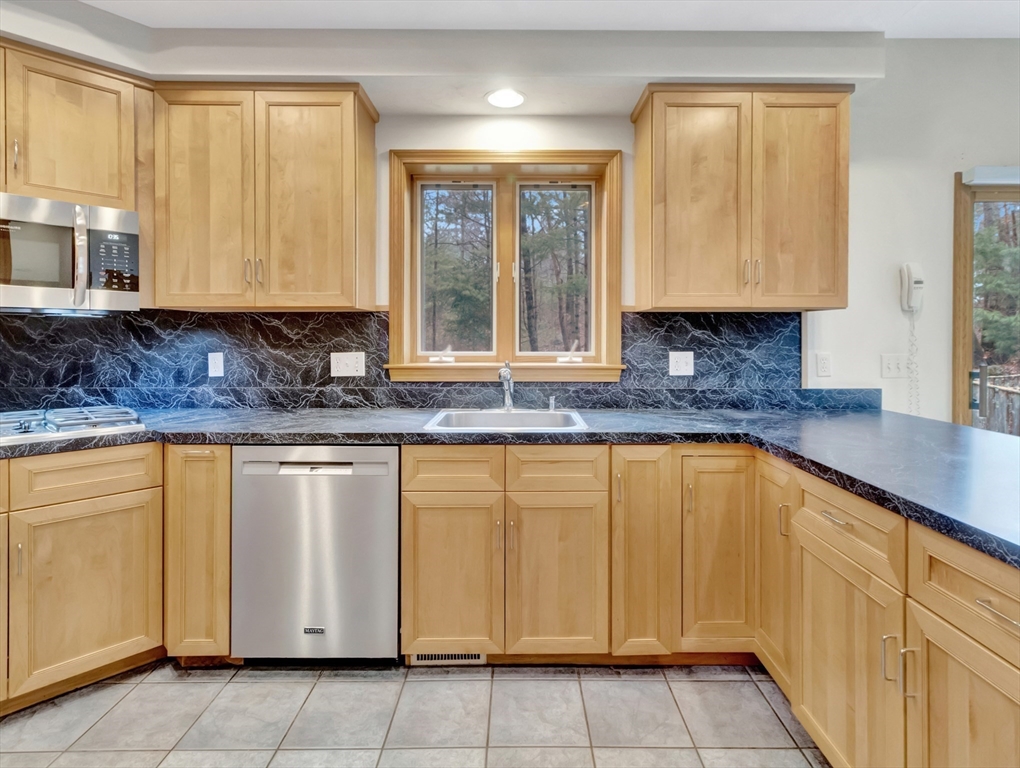 113 Chestnut Street Easton, MA 02356 - Photo 16 of 32