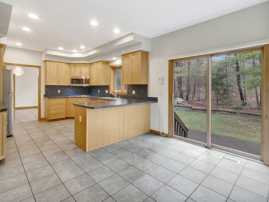 113 Chestnut Street Easton, MA 02356 - Photo 18 of 32