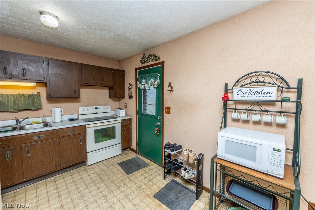4991 Lear Nagle Road North Ridgeville, OH 44039 - Photo 15 of 35