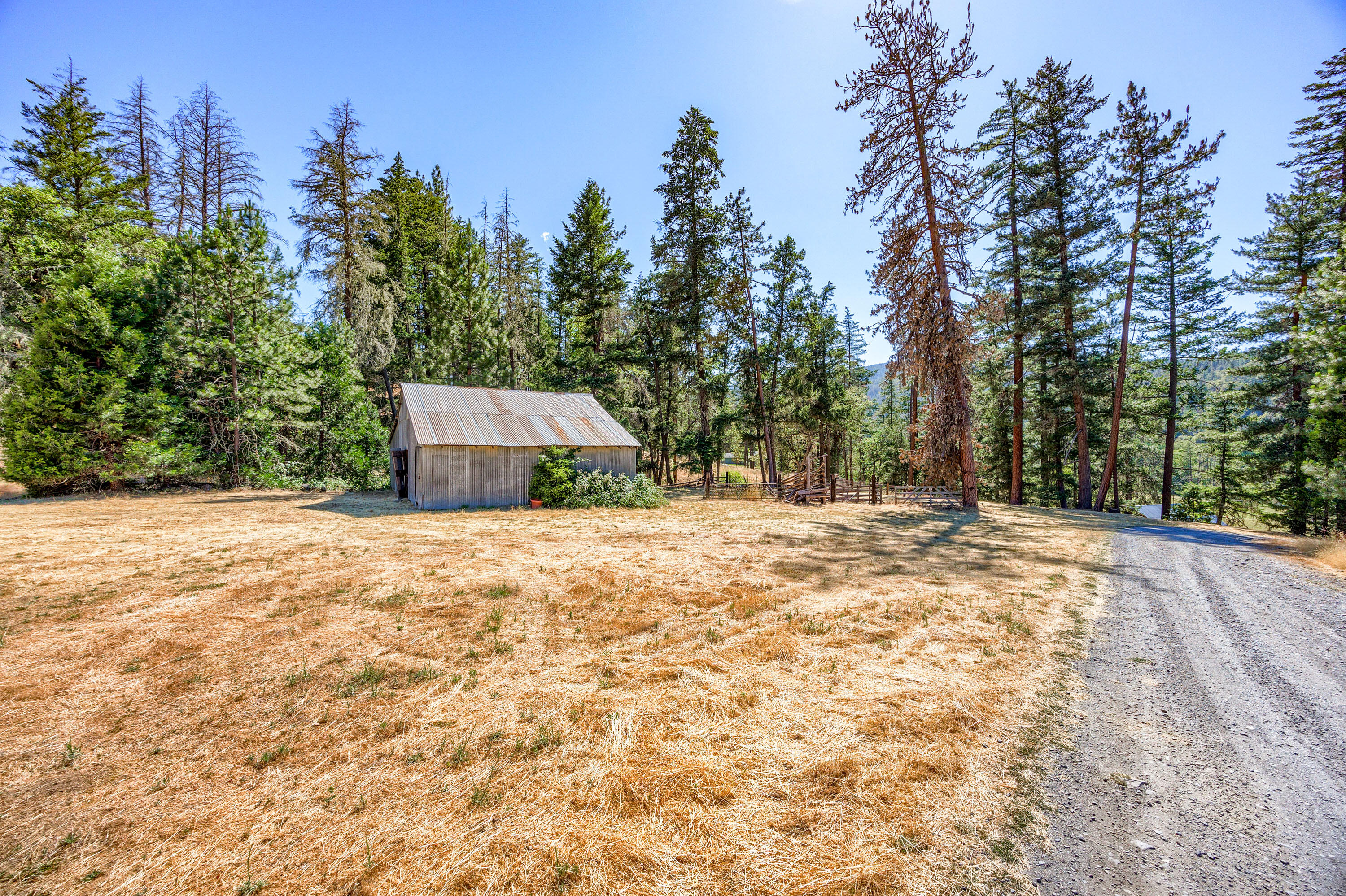 2561 Eastside Road Jacksonville, OR 97530 - Photo 19 of 48 ApxER (20)