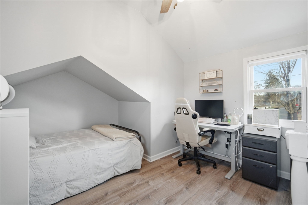 26 Cuff Avenue Springfield, MA 01104 - Photo 16 of 26 a bedroom with a workspace