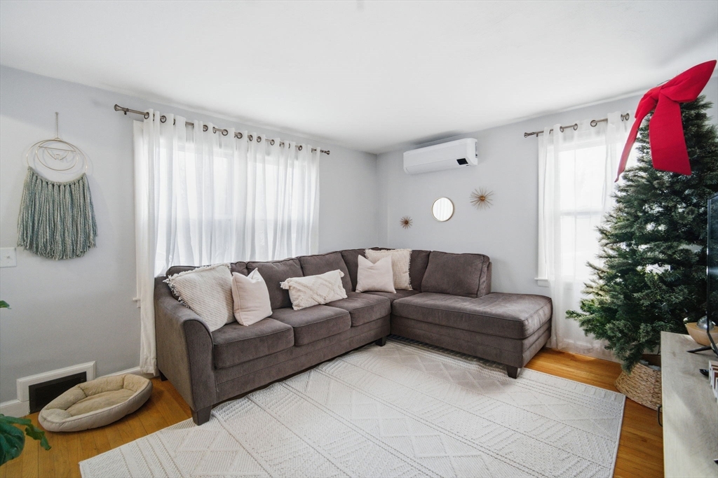 26 Cuff Avenue Springfield, MA 01104 - Photo 4 of 26 a living room with furniture and a large window
