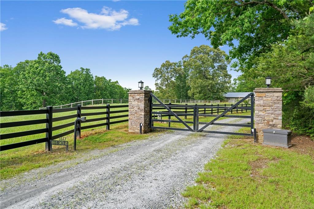 1447 Travis Smith Road Clarkesville, GA 30523 - Photo 15 of 73