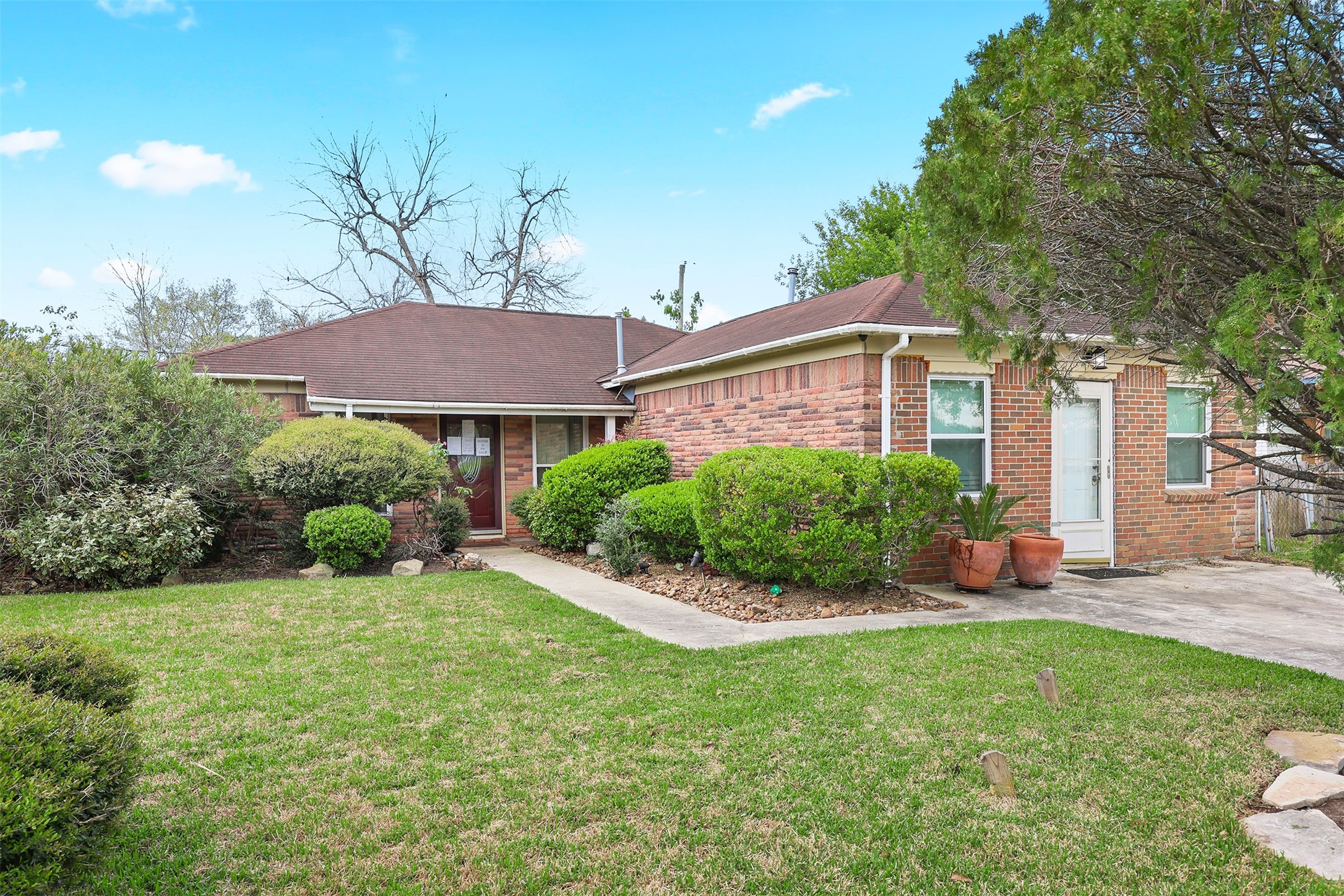 5405 Hazel Street Baytown, TX 77521 - Photo 3 of 19