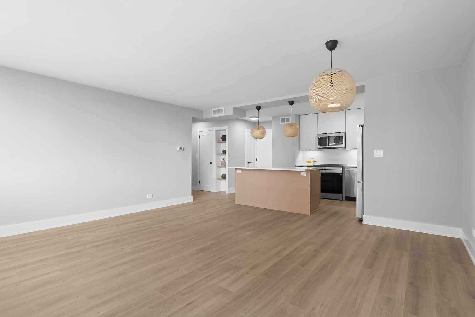 6301 North Sheridan Road, Unit 12C Chicago, IL 60660 - Photo 5 of 32