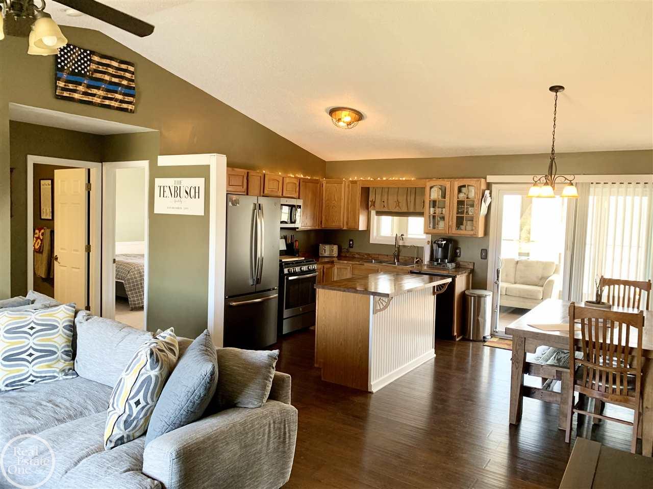 8808 Kilgore Road Avoca, MI 48006 - Photo 10 of 31 50038049-9.JPG