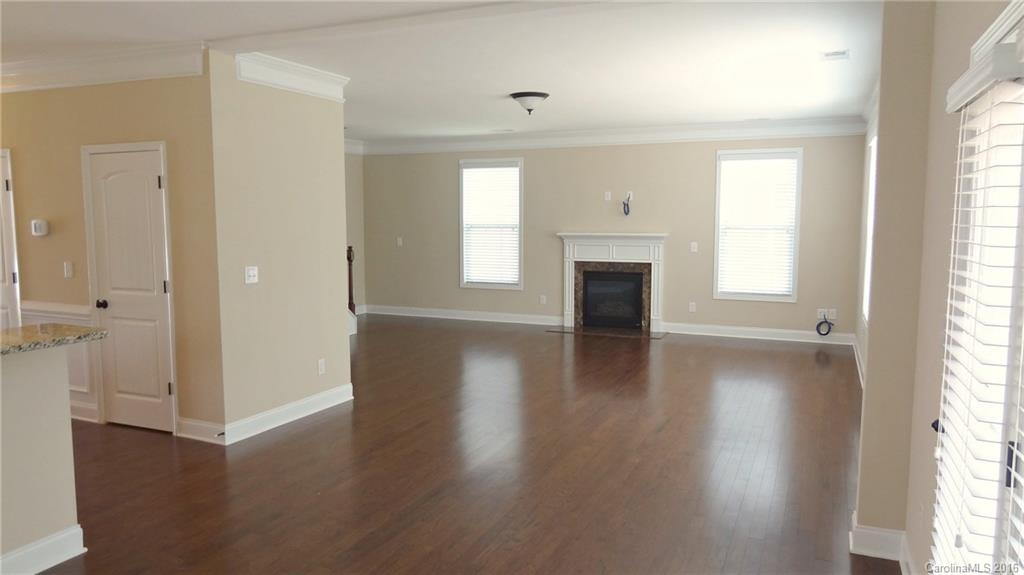 9119 Inverness Bay Road Charlotte, NC 28278 - Photo 6 of 24 Gallery Image 6