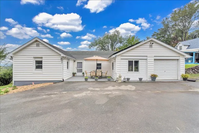 $299,725 | 234 Raleigh Avenue, Vinton, VA 24179