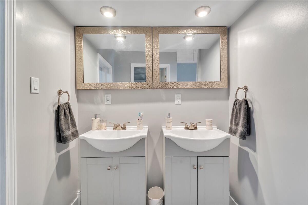 234 Raleigh Avenue Vinton, VA 24179 - Photo 23 of 47 30-MIB09502