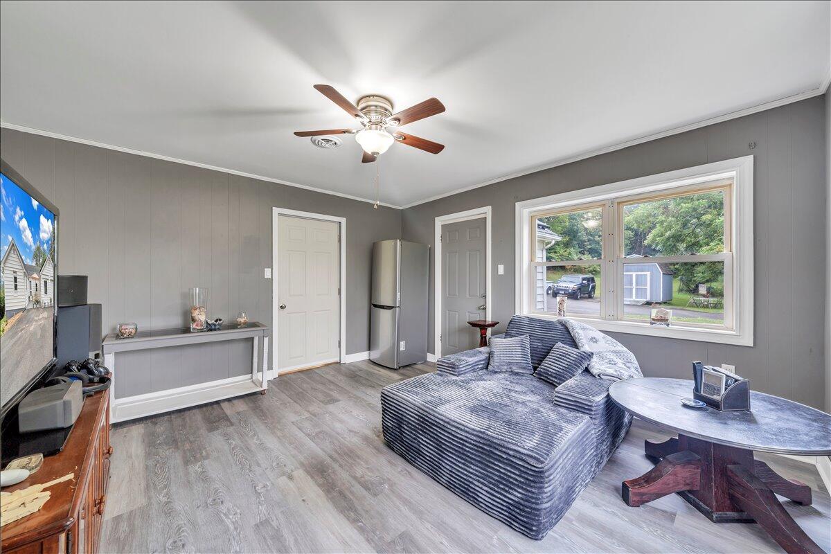 234 Raleigh Avenue Vinton, VA 24179 - Photo 3 of 47 04-MIB09466