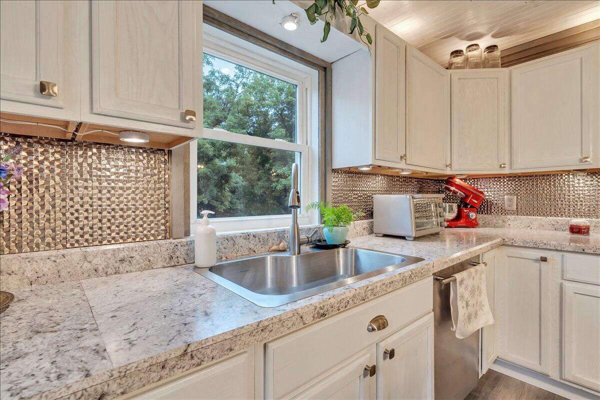 234 Raleigh Avenue Vinton, VA 24179 - Photo 8 of 47 12-MIB09448