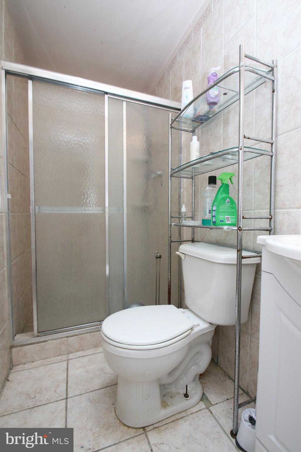 2734 West Country Club Road Philadelphia, PA 19131 - Photo 17 of 30 Master Bathroom