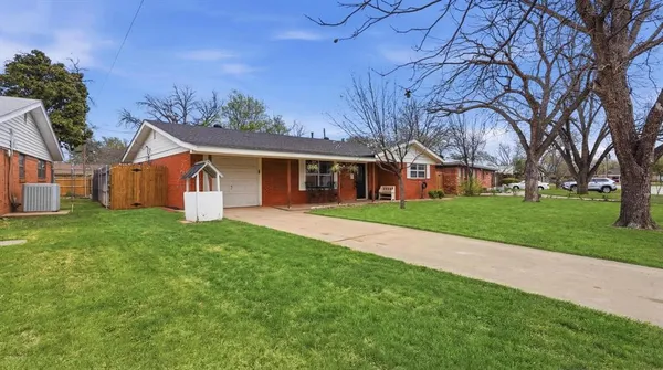 $259,900 | 755 Crestwood Drive, Abilene, TX 79603