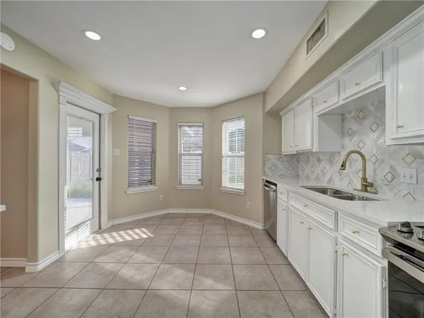 $2,250 | 2422 Songbird Lane, Corpus Christi, TX 78414