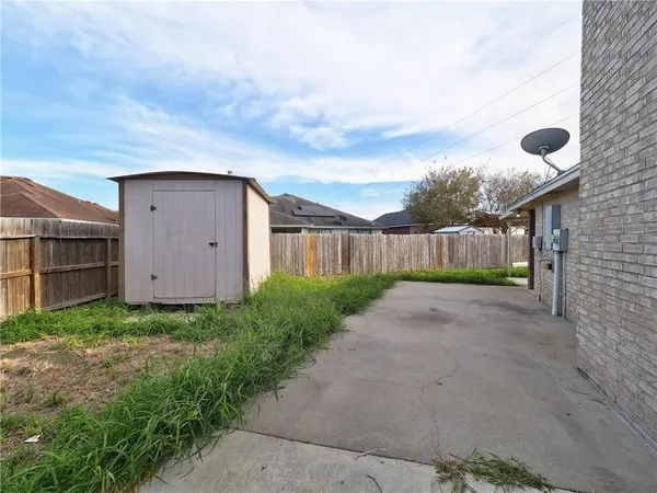 $2,250 | 2422 Songbird Lane, Corpus Christi, TX 78414
