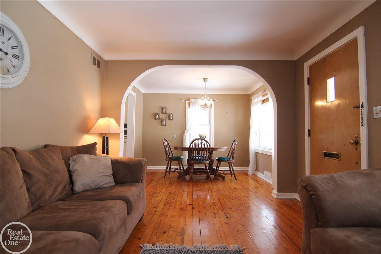 423 Stratford Road Ferndale, MI 48220 - Photo 9 of 24 50006968-8.JPG