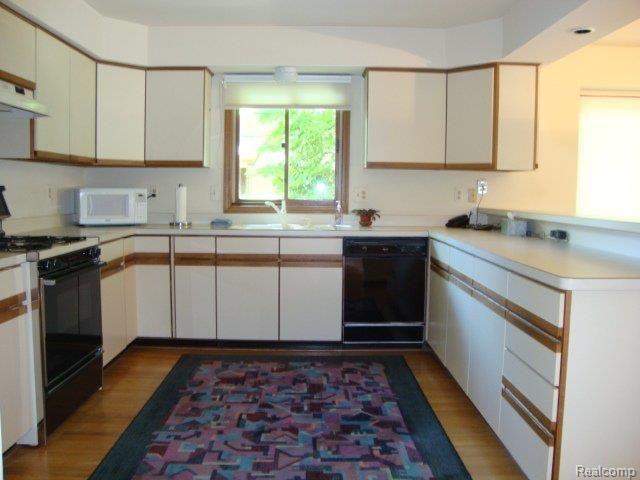 26315 Drake Road Farmington, MI 48331 - Photo 15 of 23 Kitchen