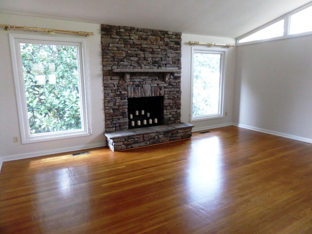 515 Robertsville Road Oak Ridge, TN 37830 - Photo 7 of 31 Living Room