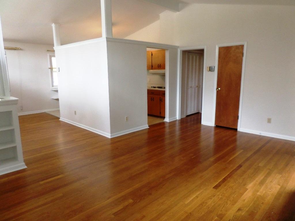 515 Robertsville Road Oak Ridge, TN 37830 - Photo 9 of 31 Living Room