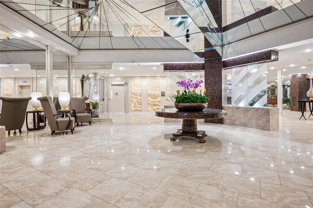 5200 Keller Springs Road, Unit 110 Dallas, TX 75248 - Photo 18 of 28 a living room with furniture