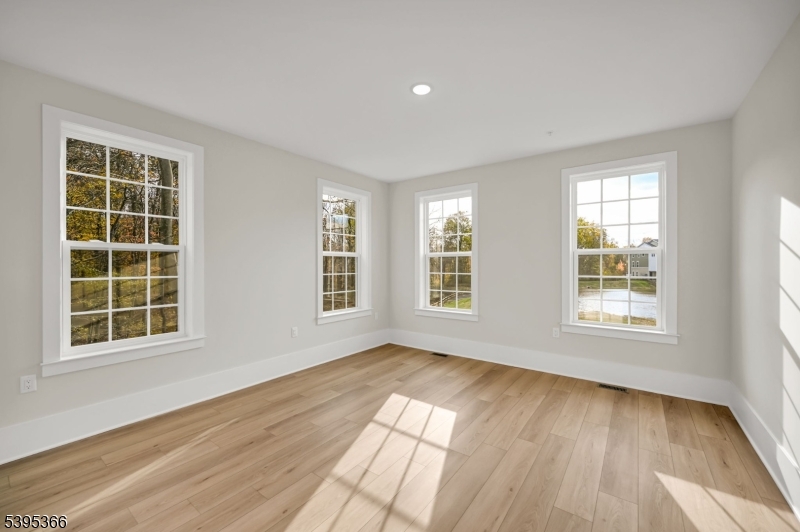 127 Myrtle Road Warren, NJ 07059 - Photo 14 of 27