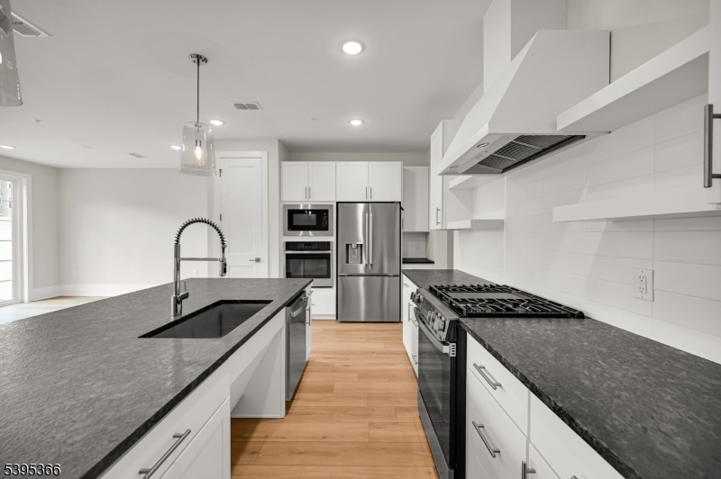 127 Myrtle Road Warren, NJ 07059 - Photo 4 of 27