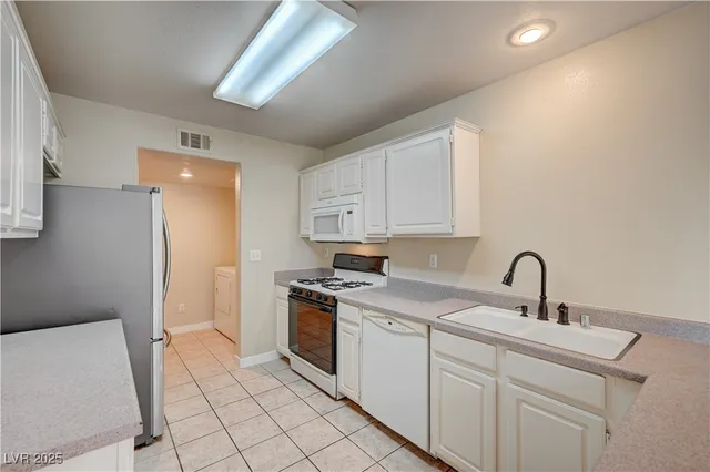 $1,700 | 10164 Tree Bark Street, Las Vegas, NV 89183