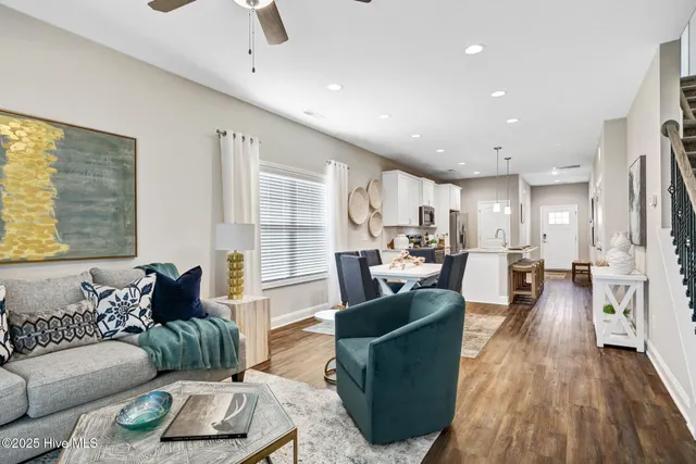 $377,400 | 231 Cline Way, Unit 105 1809 LIVE OAK, Beaufort, NC 28516