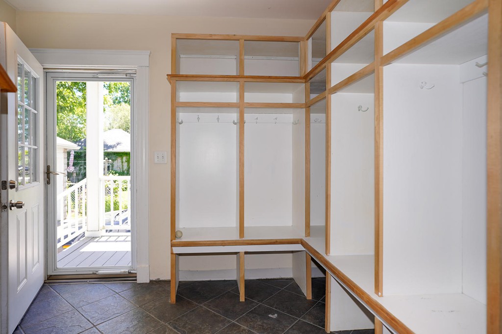 27-29 Pondview Road, Unit 2 Arlington, MA 02474 - Photo 29 of 33 Gallery Image 29