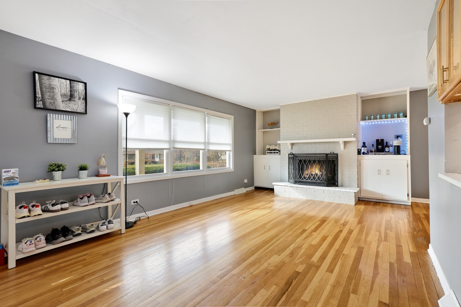 26W524 Jewell Road Winfield, IL 60190 - Photo 2 of 24