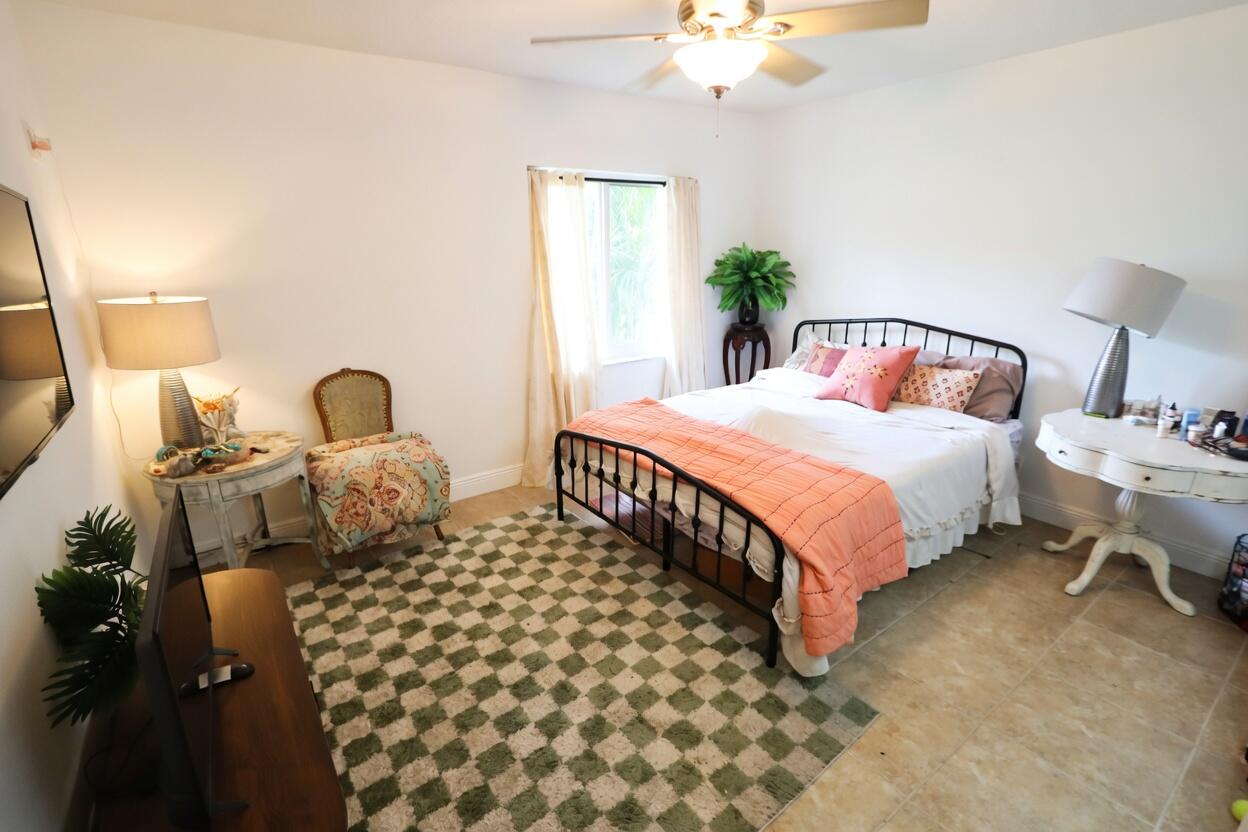 5667 North Cameo Drive Boca Raton, FL 33433 - Photo 15 of 20 a bedroom with double bed and a lamp