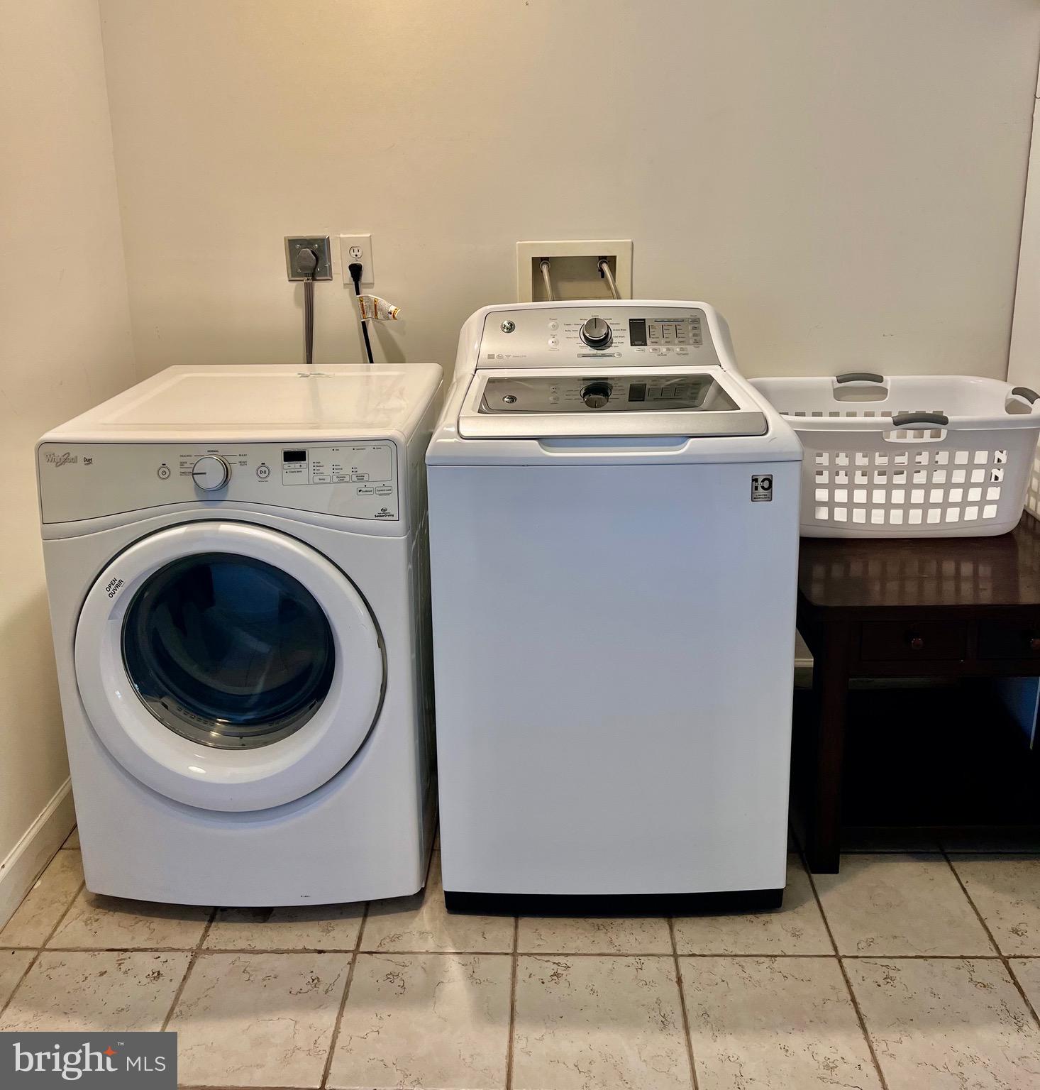 1542 Crowell Road Vienna, VA 22182 - Photo 16 of 55 a utility room with washer and dryer