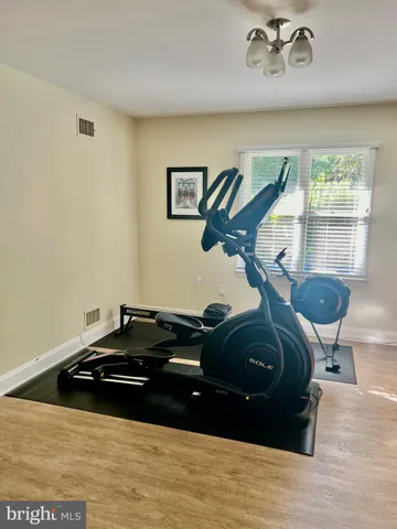 a black and white photo of a living room