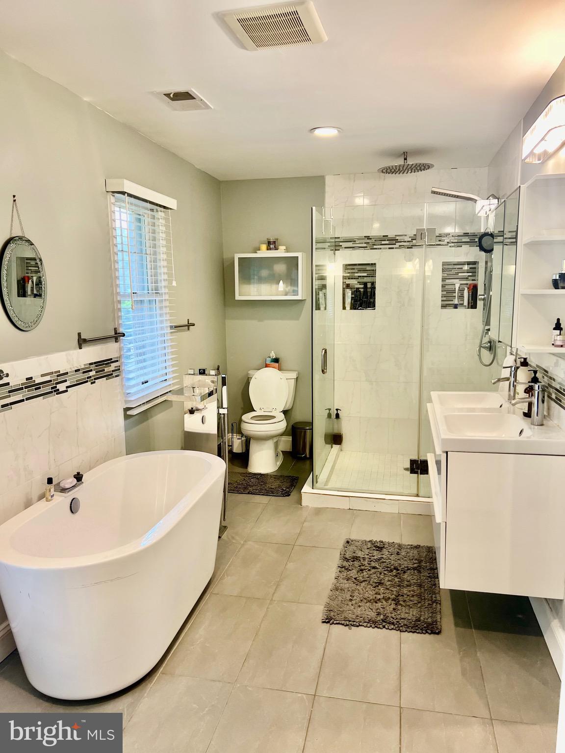 1542 Crowell Road Vienna, VA 22182 - Photo 35 of 55 a bathroom with a sink a mirror and a bathtub