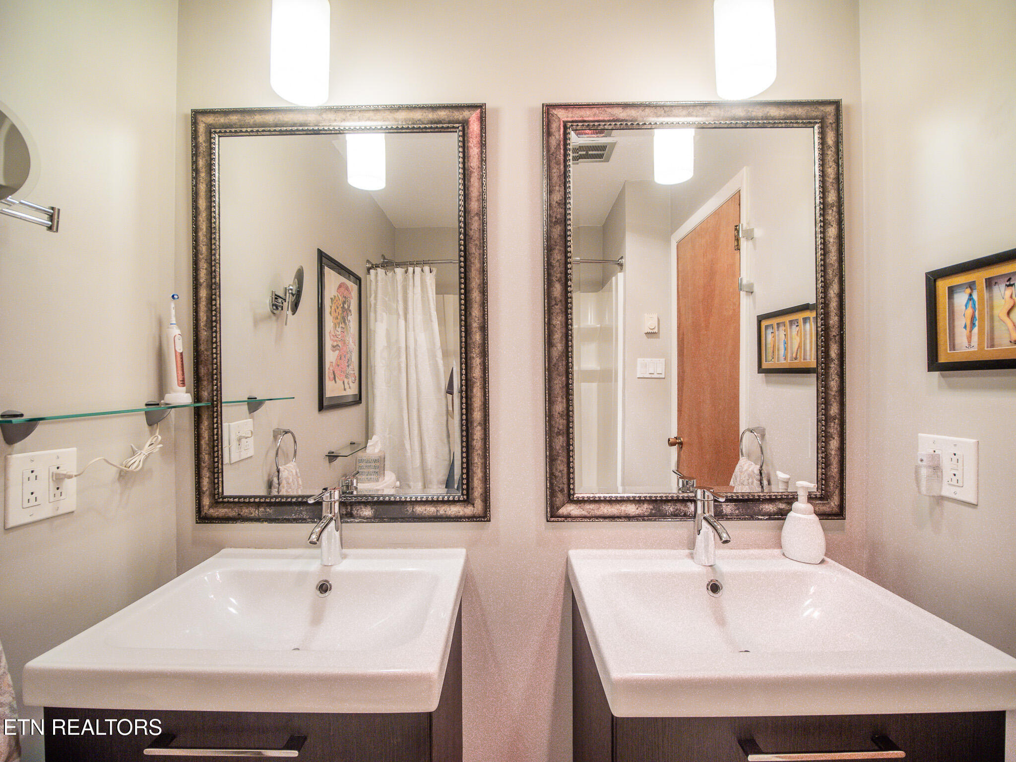 331 Louisiana Avenue Oak Ridge, TN 37830 - Photo 31 of 48 Upstairs Full Hall Bathroom