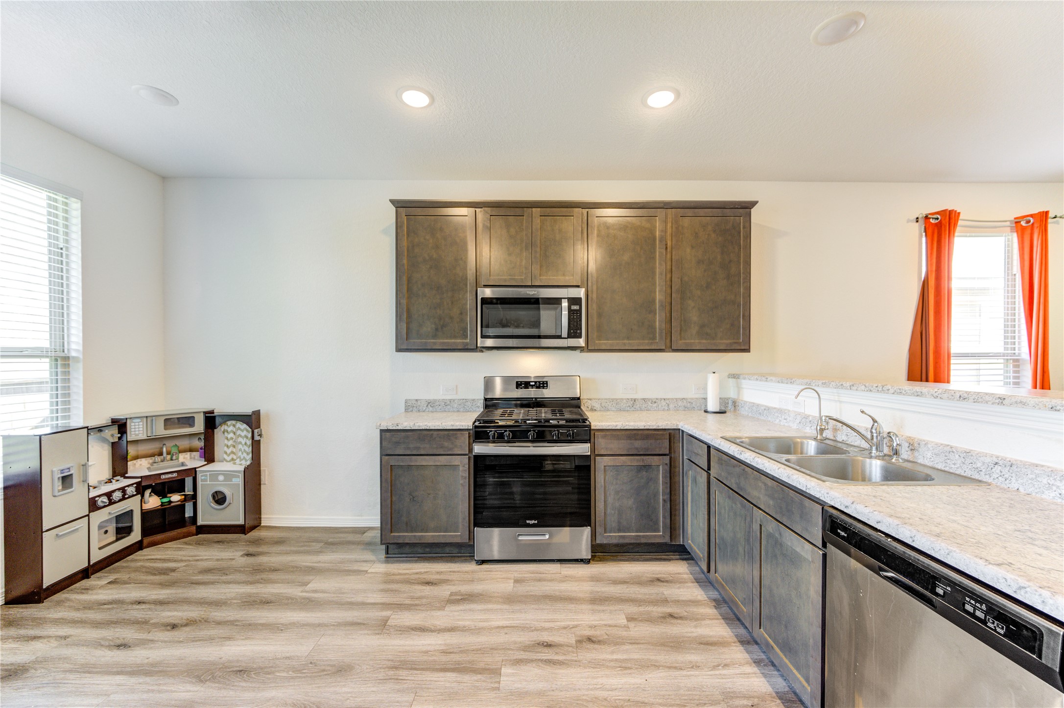 21310 Nova Way Porter, TX 77365 - Photo 5 of 27 Kitchen